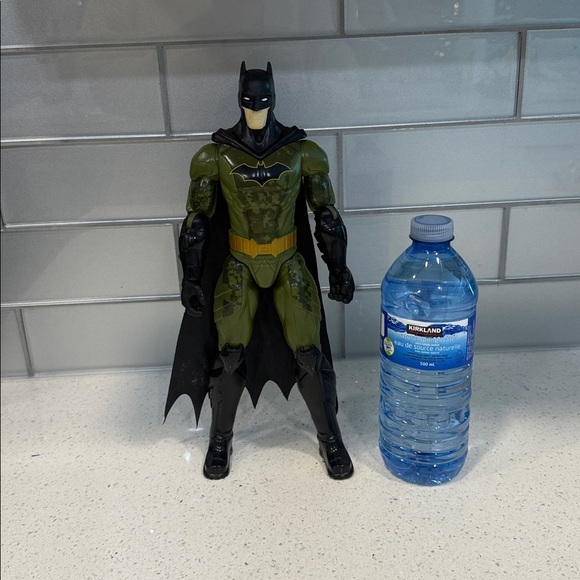 Batman Action Figure - Picture 2 of 8